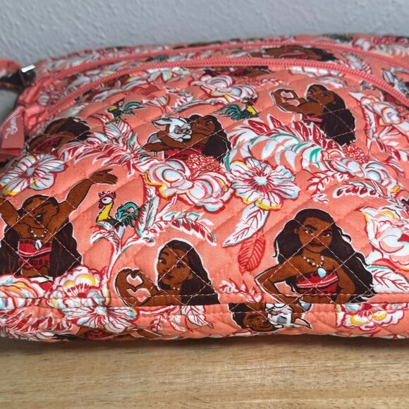 Vera Bradley Triple Zip Hipster in Moana Adventure NWT - Picture 9 of 10